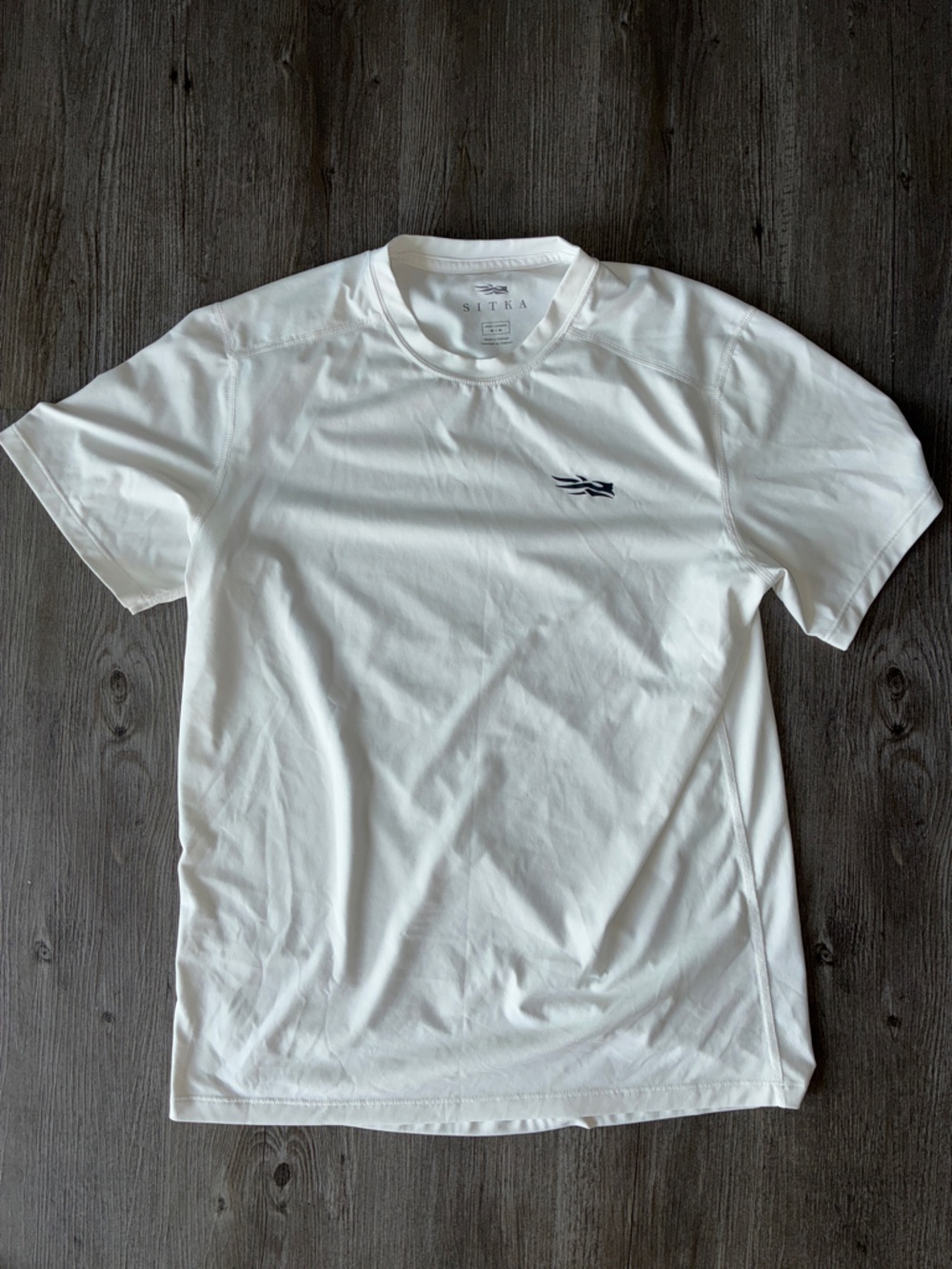 Medium, white Men’s Sitka shirt
